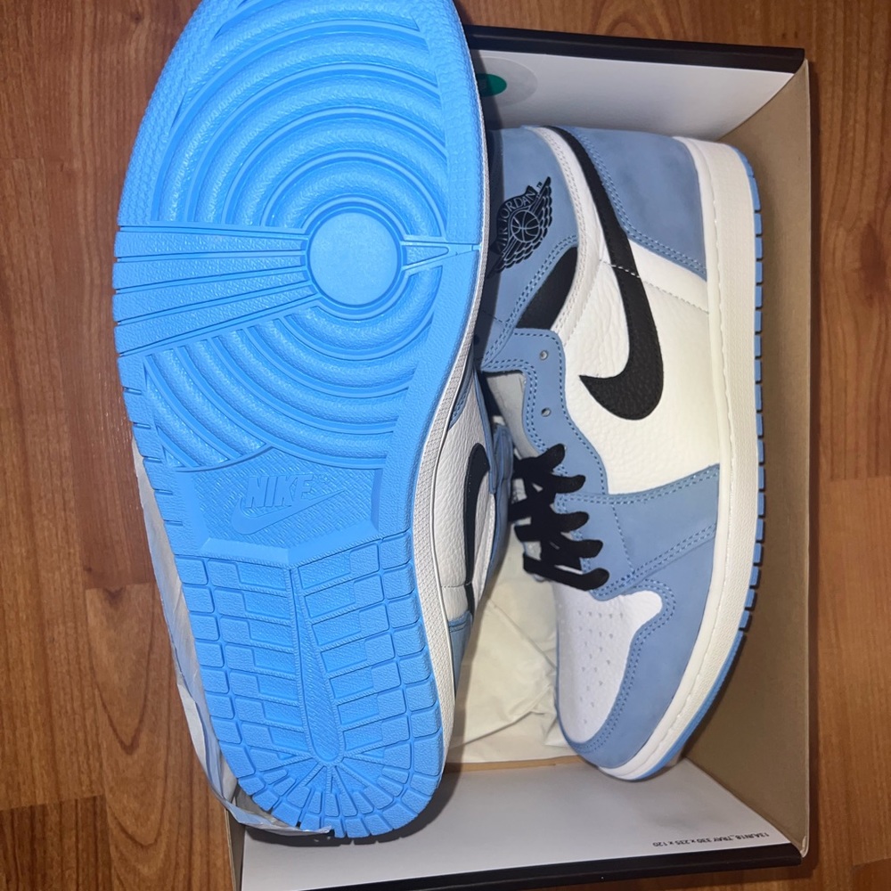 Air Jordan Retro 1 University Blue